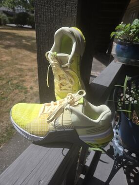 Nike Womens Metcon 8 Sneaker